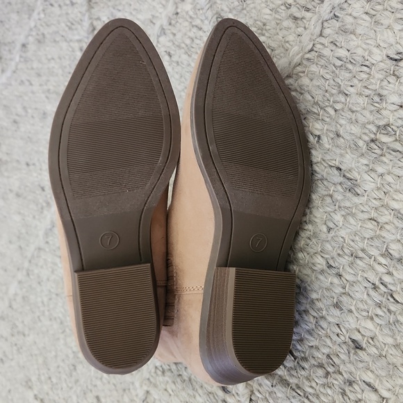 Universal Thread Booties - Picture 4 of 4